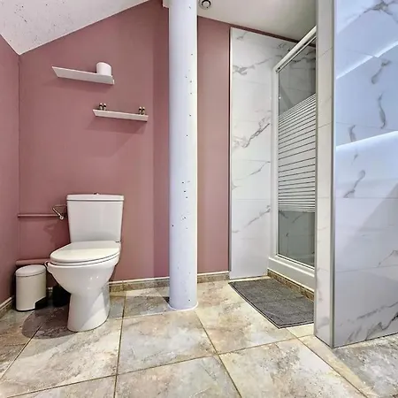 Maison, 2 Chambres, 2 Sdb, 2 Toilettes Дом отдыха Custines