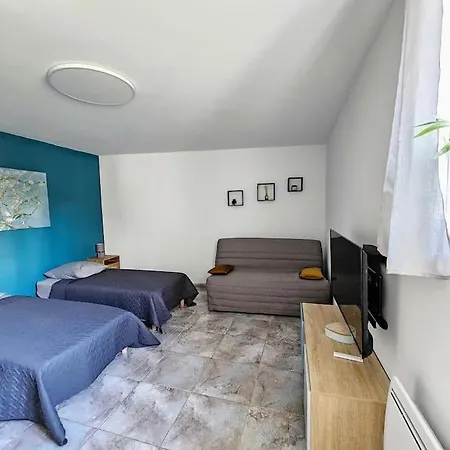 Maison, 2 Chambres, 2 Sdb, 2 Toilettes * Custines